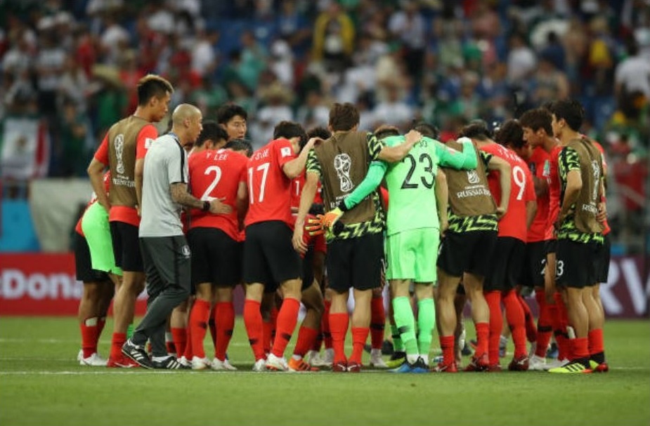 Cau thu Han Quoc bat khoc khi can ke ngay chia tay World Cup anh 9