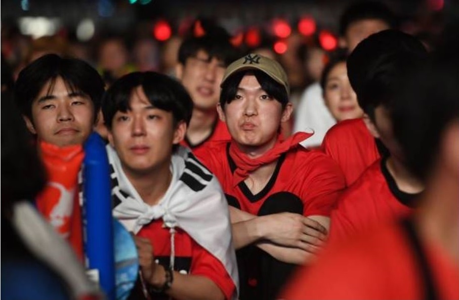 Cau thu Han Quoc bat khoc khi can ke ngay chia tay World Cup anh 12