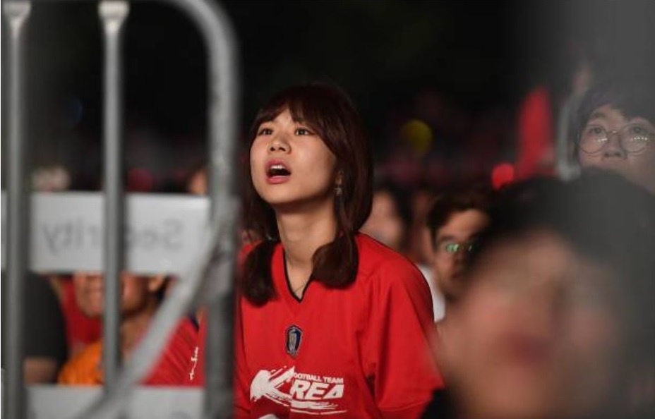 Cau thu Han Quoc bat khoc khi can ke ngay chia tay World Cup anh 13