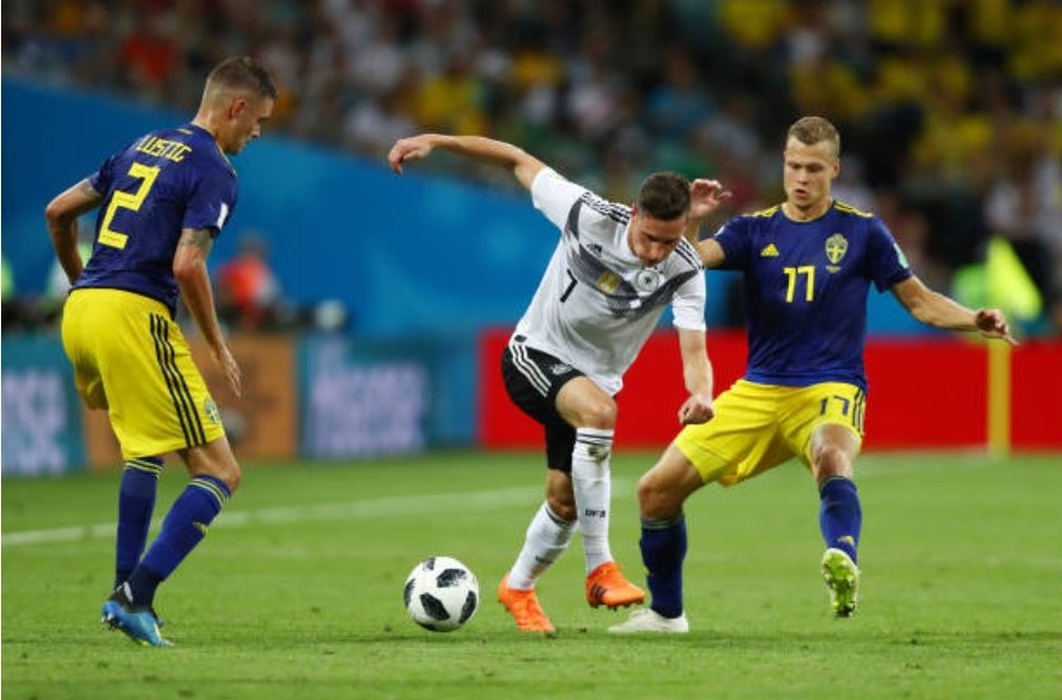 Cham diem Duc 2-1 Thuy Dien: Kroos khang dinh dang cap anh 9