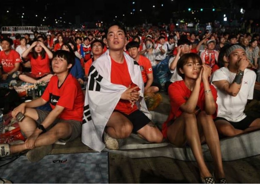 Cau thu Han Quoc bat khoc khi can ke ngay chia tay World Cup anh 10