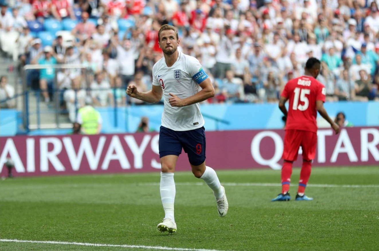 Harry Kane qua mat Ronaldo, vuot huyen thoai Lineker sau cu hat-trick hinh anh