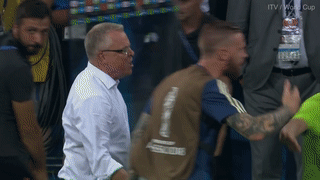 LDBD Duc xin loi Thuy Dien sau hanh dong an mung khieu khich hinh anh