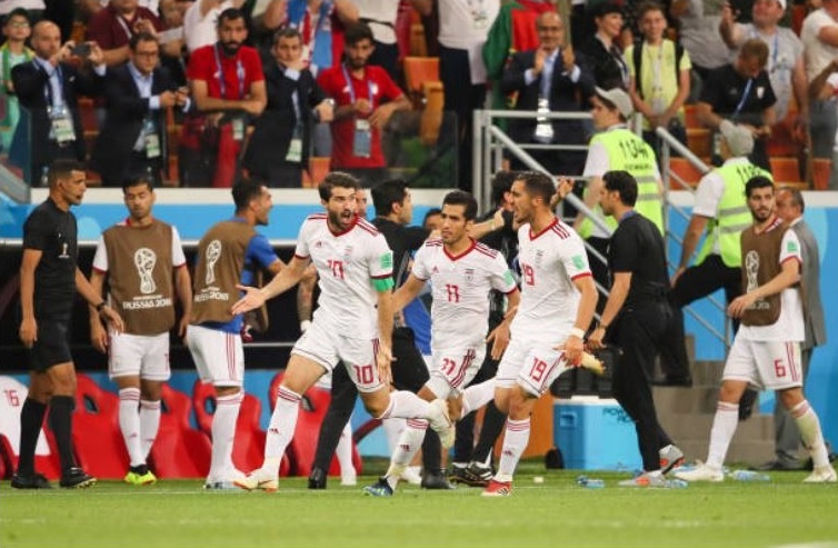 Cau thu,  CDV Iran bat khoc sau tran hoa Bo Dao Nha anh 1