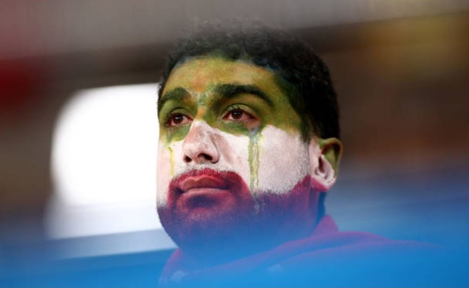 Cau thu, CDV Iran khoc nuc no sau tran hoa Bo Dao Nha hinh anh