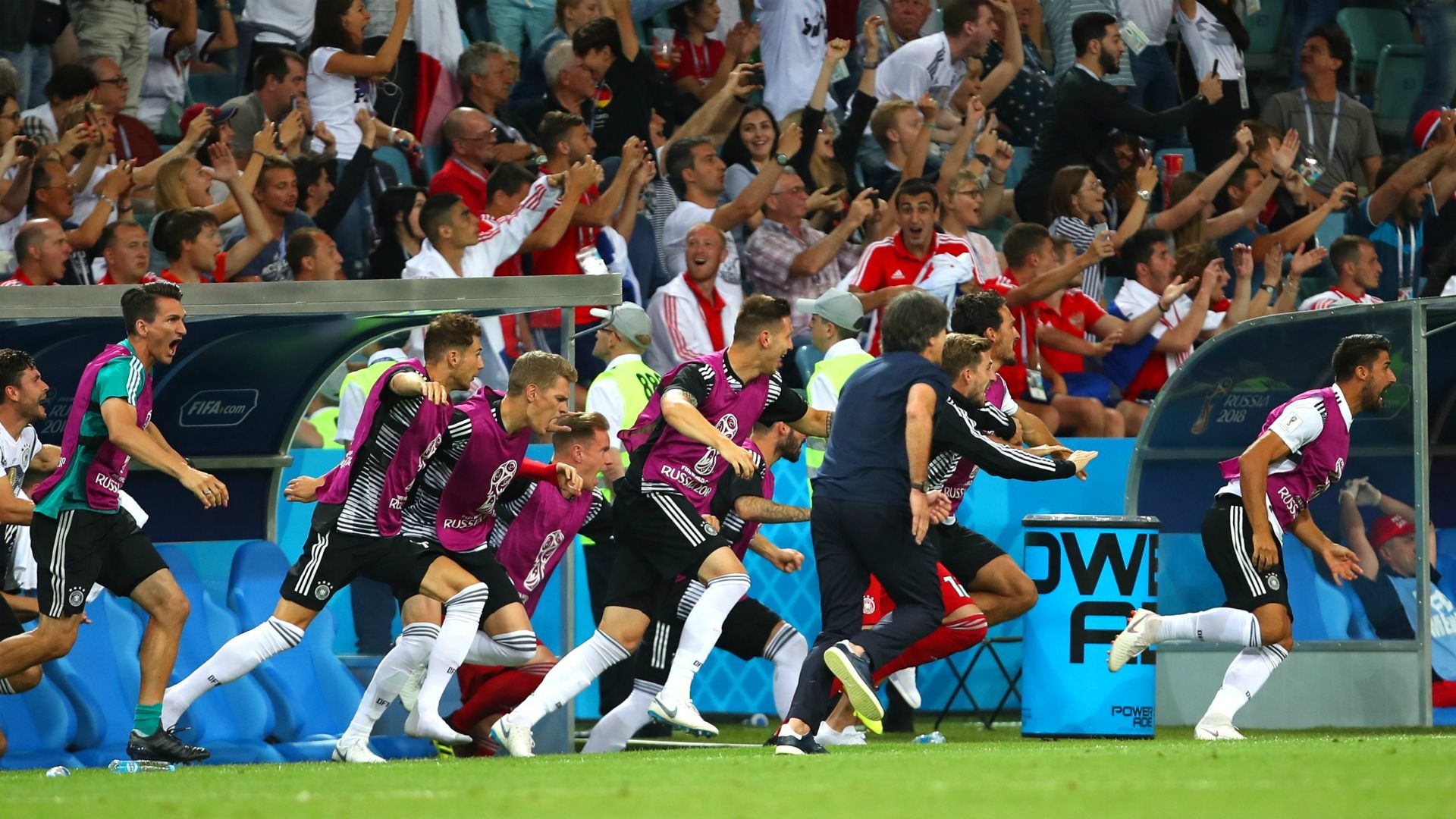 Đức - Hàn Quốc: Kẻ đường cùng thách thức “Cỗ xe tăng” ảnh 1 Duc - Han Quoc: Ke duong cung thach thuc “Co xe tang” anh 1