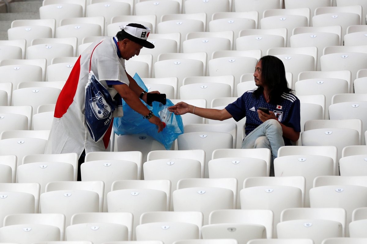 Nhat rac tren khan dai,  CDV Nhat Ban gay an tuong manh o World Cup 2018 anh 6