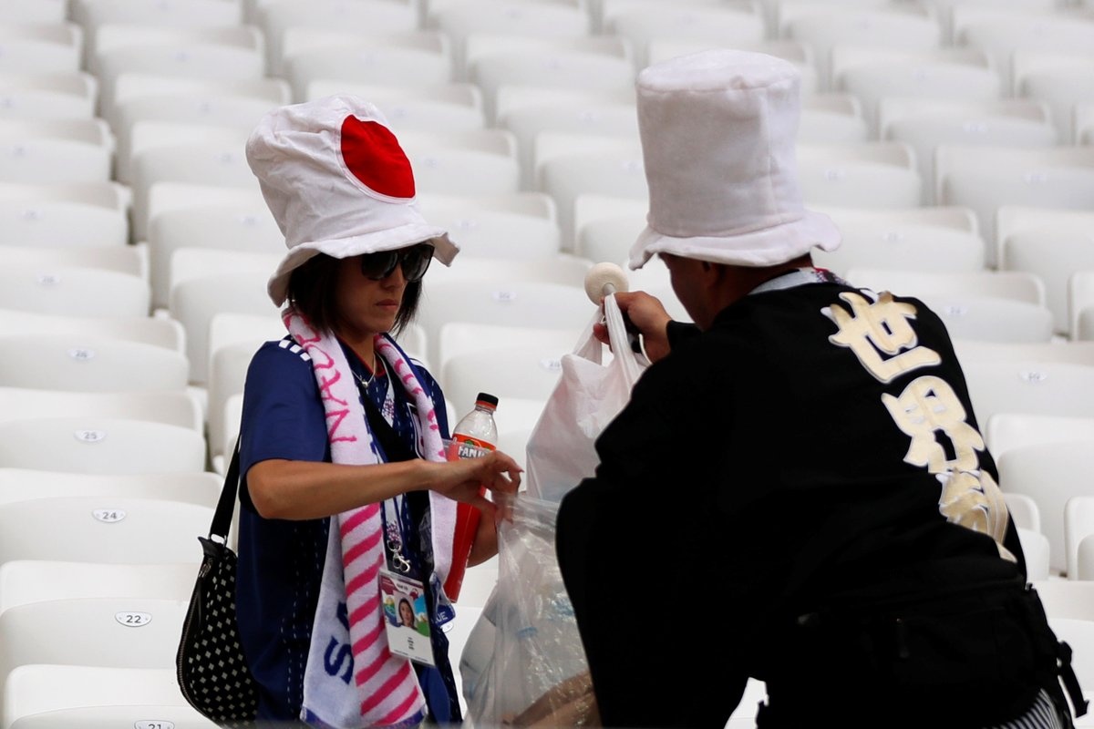 Nhat rac tren khan dai,  CDV Nhat Ban gay an tuong manh o World Cup 2018 anh 7