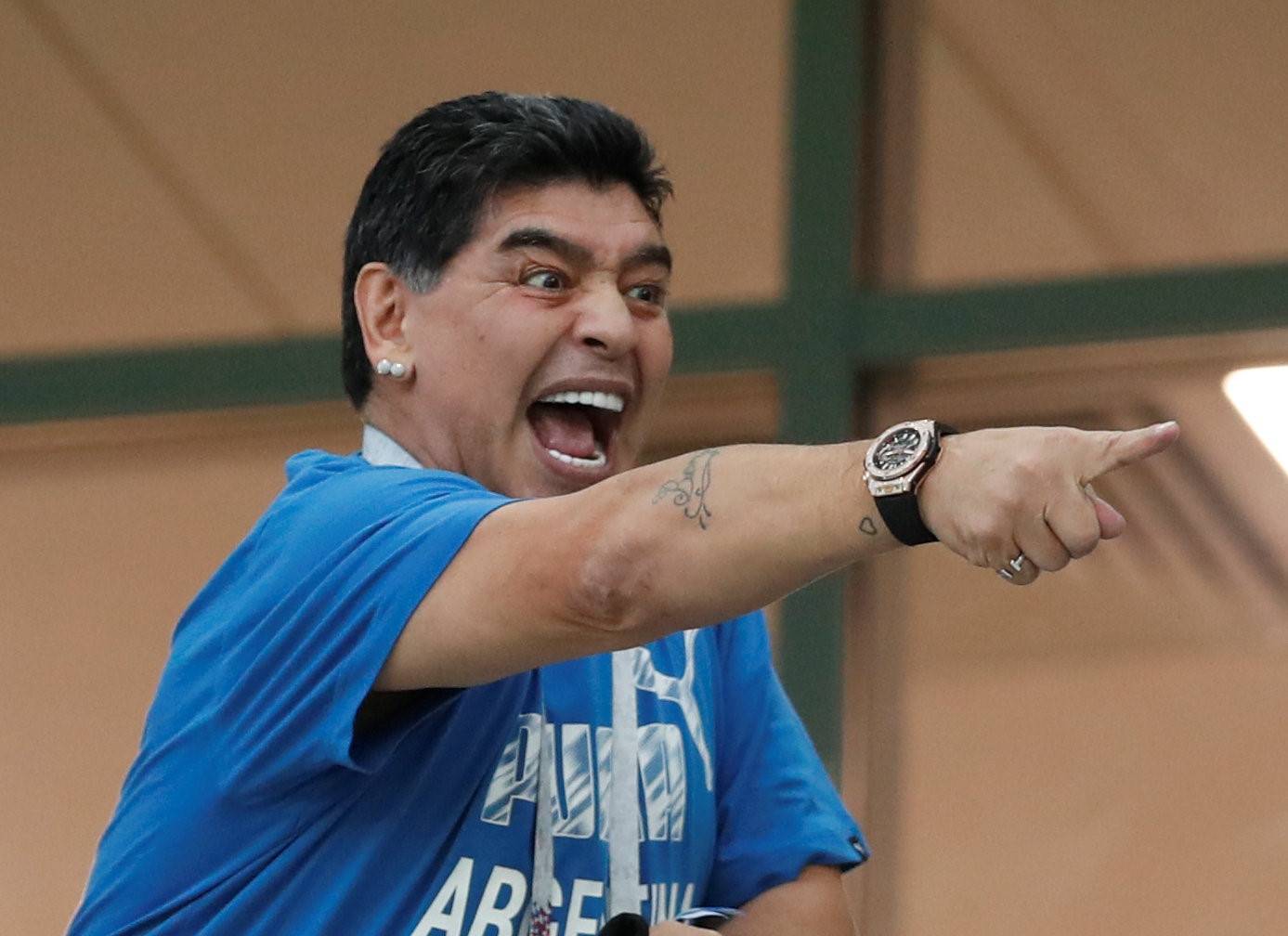 FIFA yeu cau Diego Maradona ton trong nguoi ham mo hinh anh