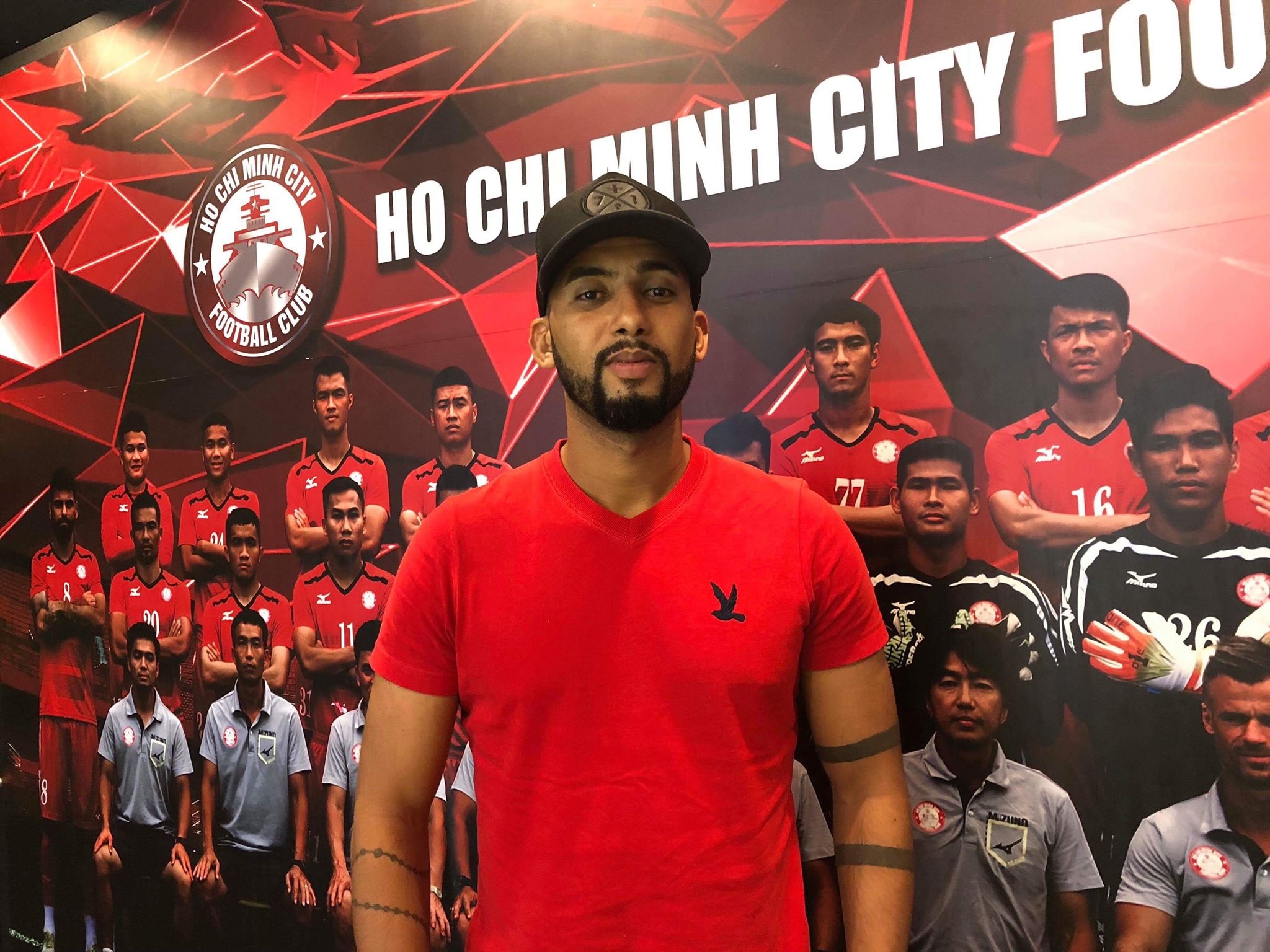 Dong doi cua Ronaldinho ve 'giai cuu' CLB TP.HCM hinh anh