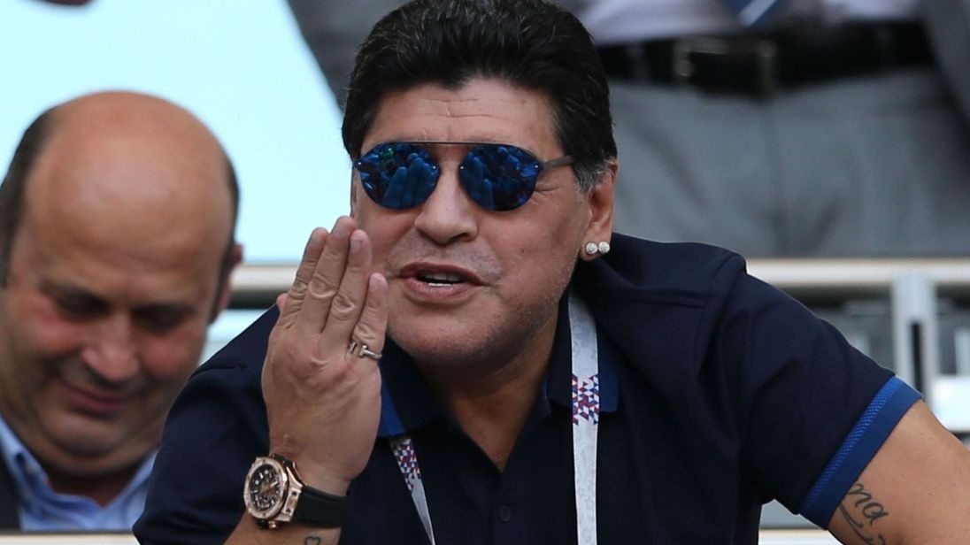 Maradona khien FIFA phai xin loi trong tai hinh anh