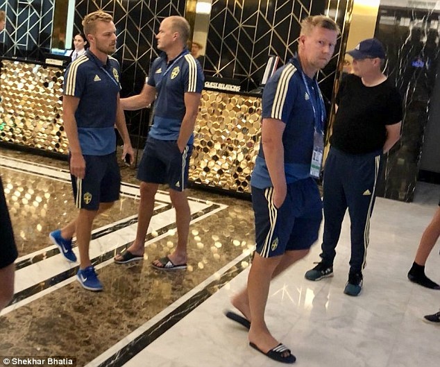 Cau thu Thuy Dien gap rac roi lon truoc tran dai chien voi Anh anh 1