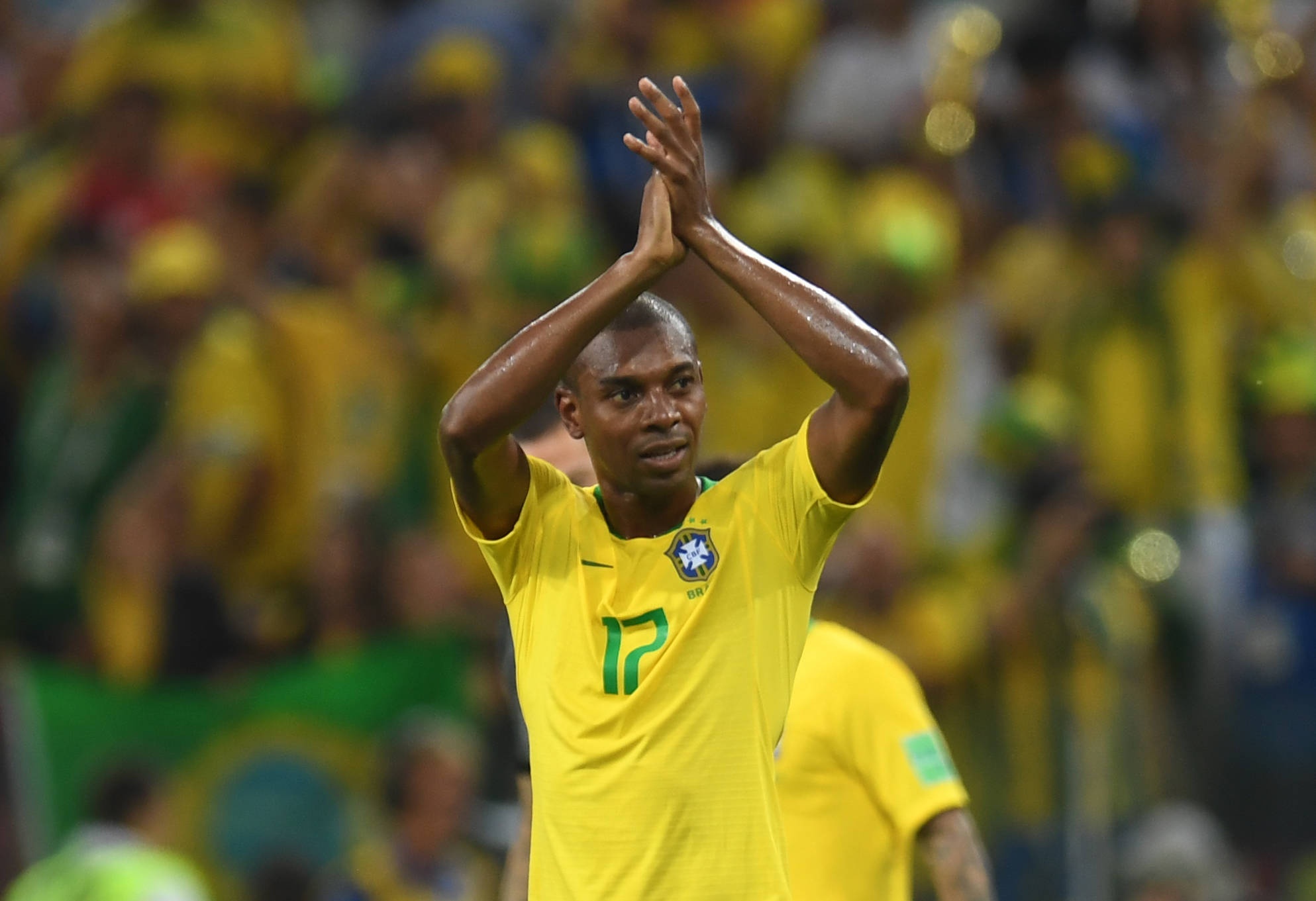 Fernandinho bi doa giet,  phan biet chung toc sau that bai cua Brazil anh 1