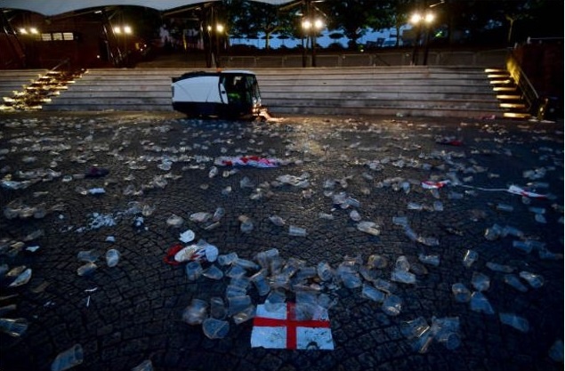 CDV Anh vut quoc ky xuong duong sau that bai truoc Croatia anh 4