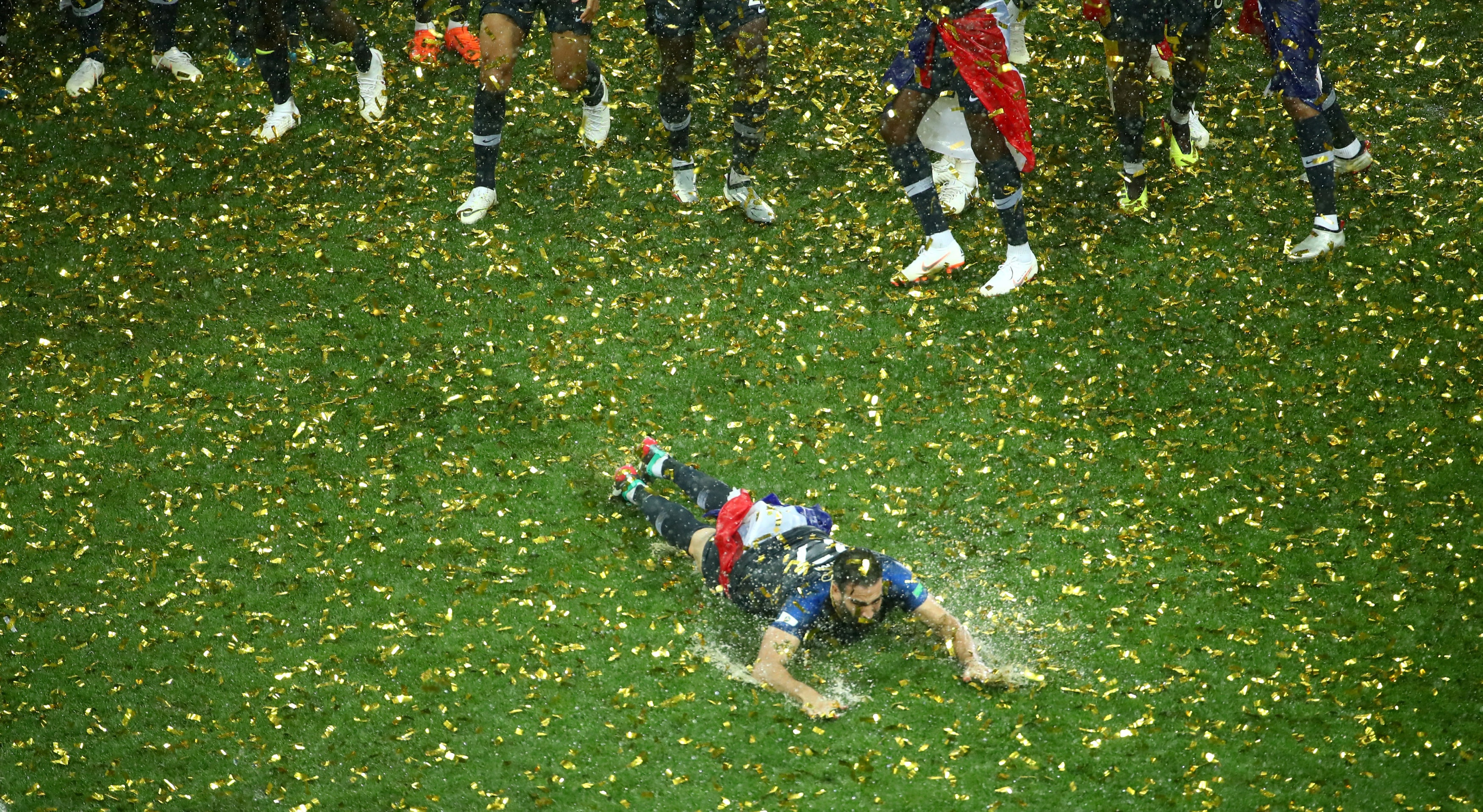 Doi tuyen Phap nang cao cup vang the gioi sao 20 nam anh 13