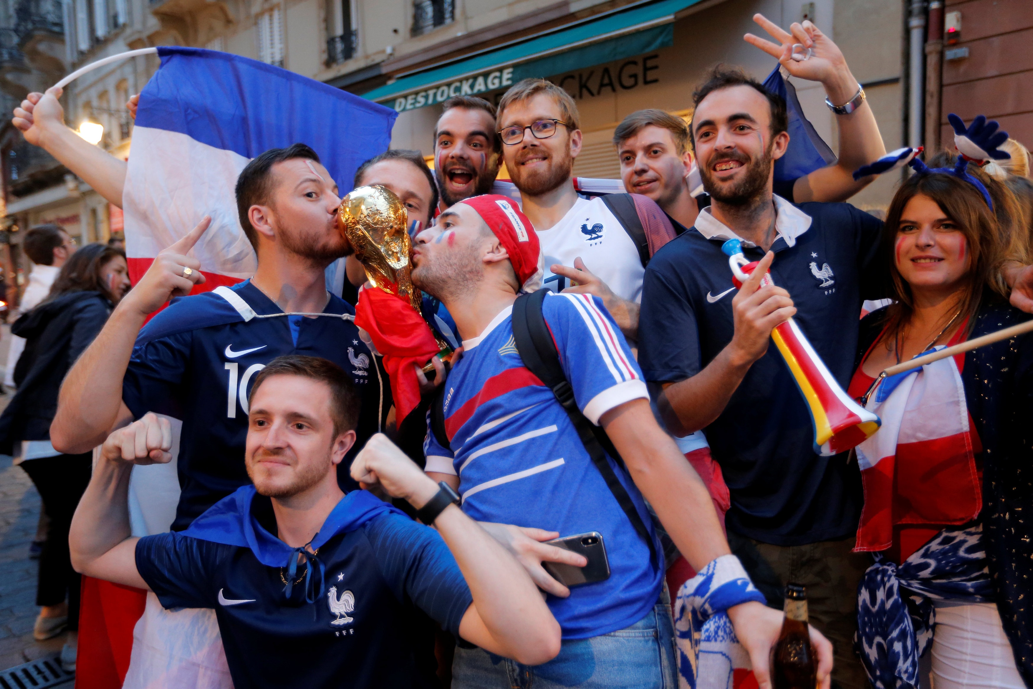 CDV Phap xuong duong an mung chuc vo dich World Cup 2018 anh 4