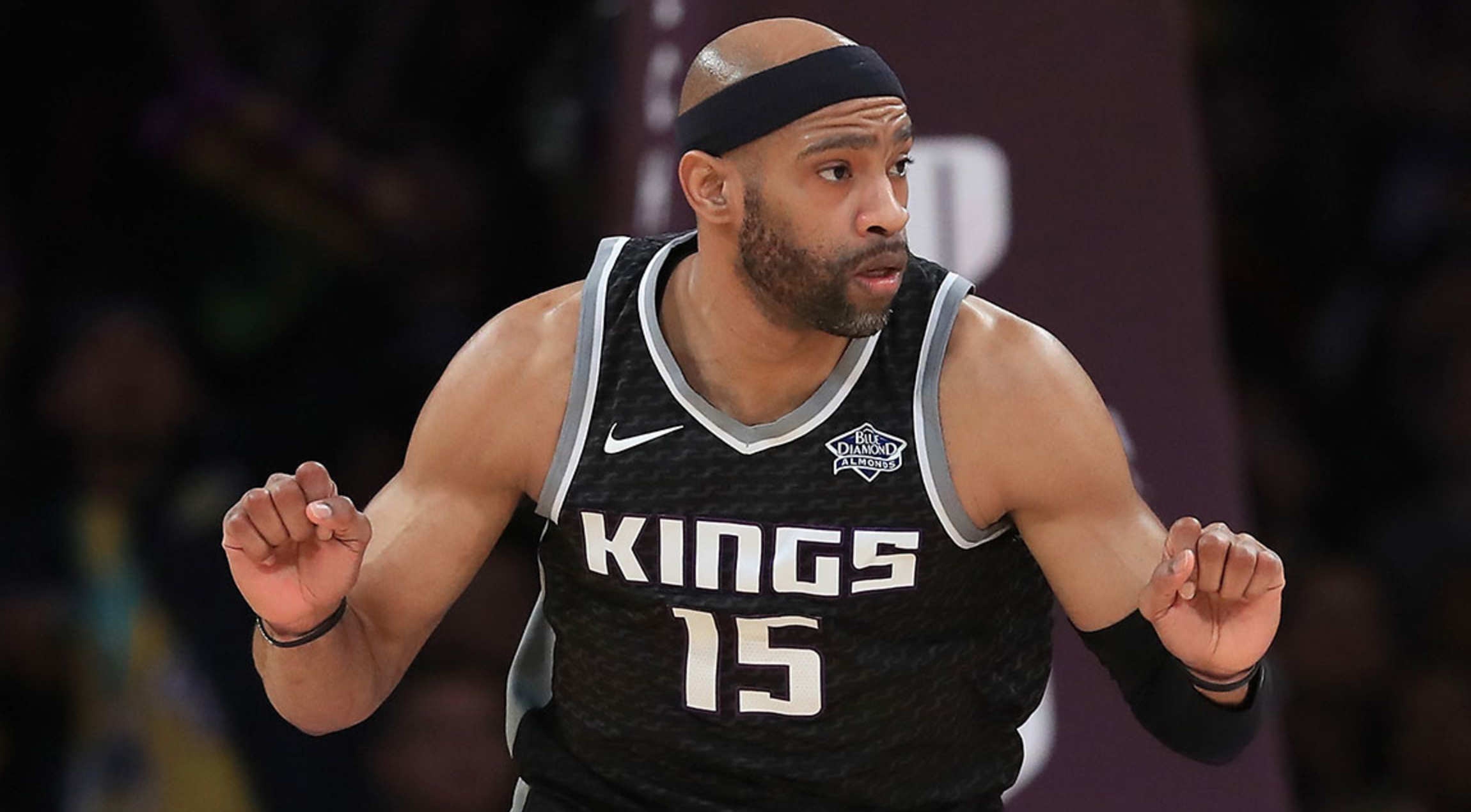 41 tuổi, ‘vua úp rổ’ Vince Carter tiếp tục chinh chiến ở NBA ảnh 1 41 tuoi, ‘vua up ro’ Vince Carter tiep tuc chinh chien o NBA anh 1
