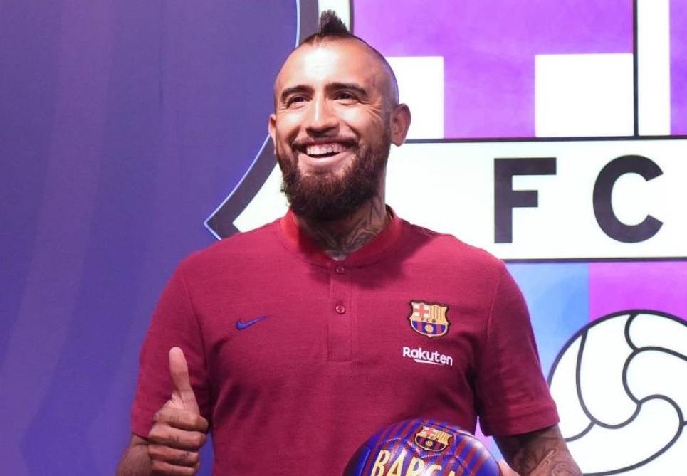 Vidal hanh phuc khi duoc choi bong cung Lionel Messi hinh anh