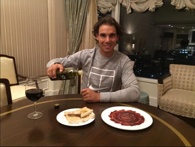 Nadal tiet lo che do an uong khi vung vi tri so 1 the gioi anh 1