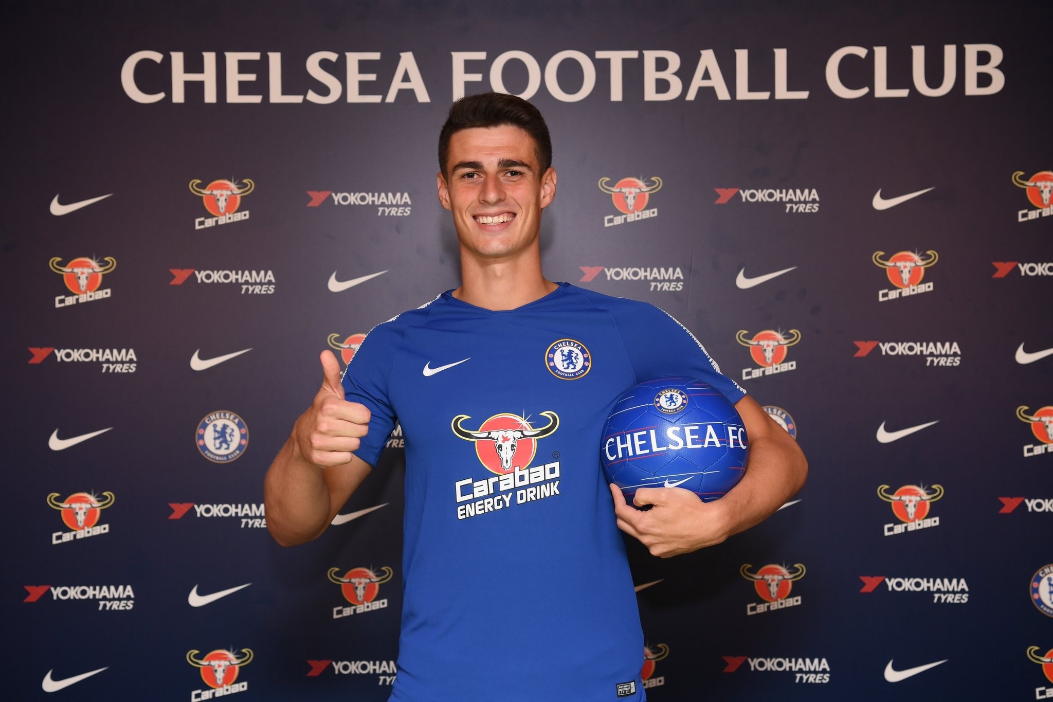 Kepa Arrizabalaga dan dau doi hinh tan binh Premier League 2018/19 anh 1