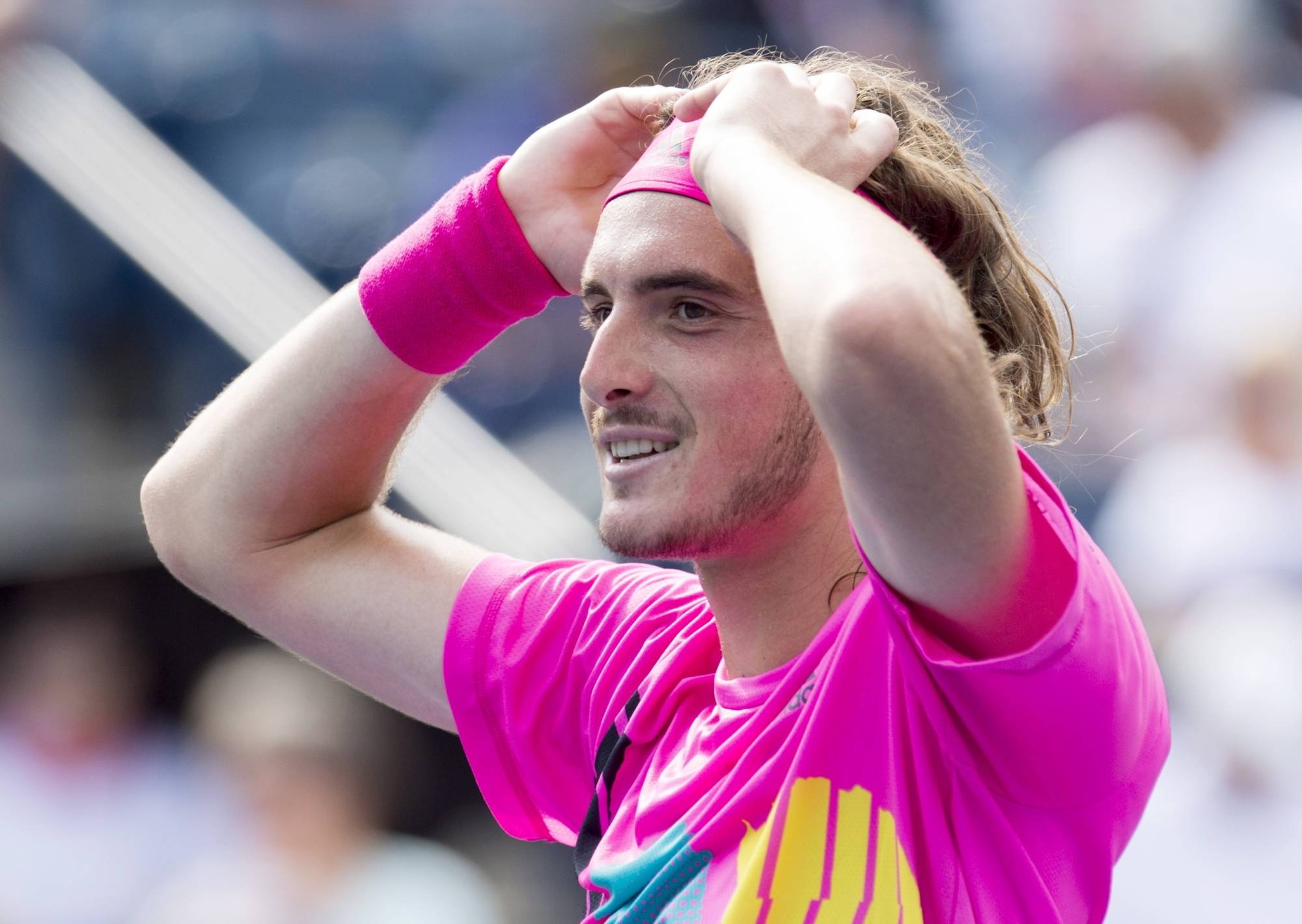 Djokovic bẻ gãy vợt khi thua đối thủ 19 tuổi ở Rogers Cup ảnh 1 Djokovic be gay vot khi thua doi thu 19 tuoi o Rogers Cup anh 1