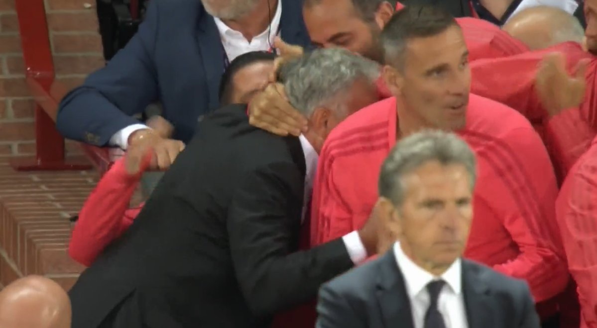 Pogba,  Fred va nhung diem nhan chu y sau tran MU - Leicester anh 3