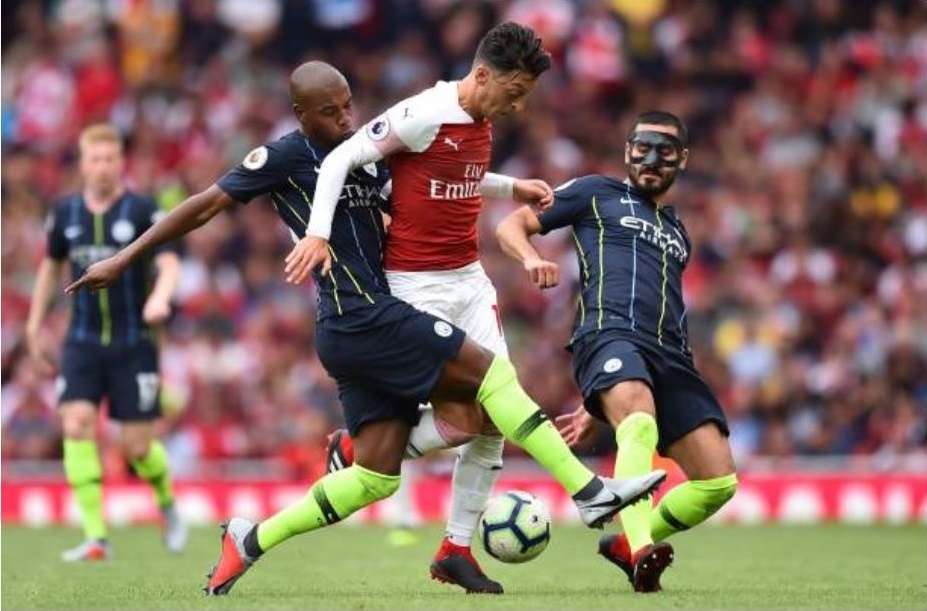 Cham diem Arsenal 0-2 Man City: Tham hoa Mesut Oezil anh 10