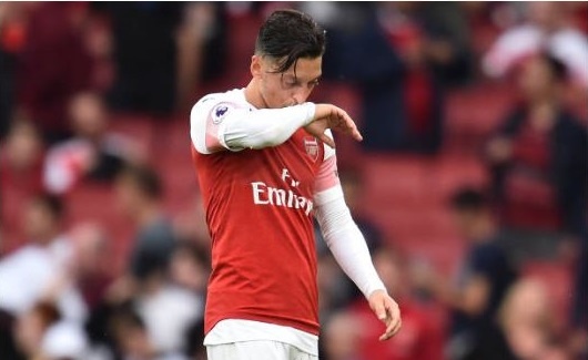 Cham diem Arsenal 0-2 Man City: Oezil, Aubameyang gay that vong hinh anh