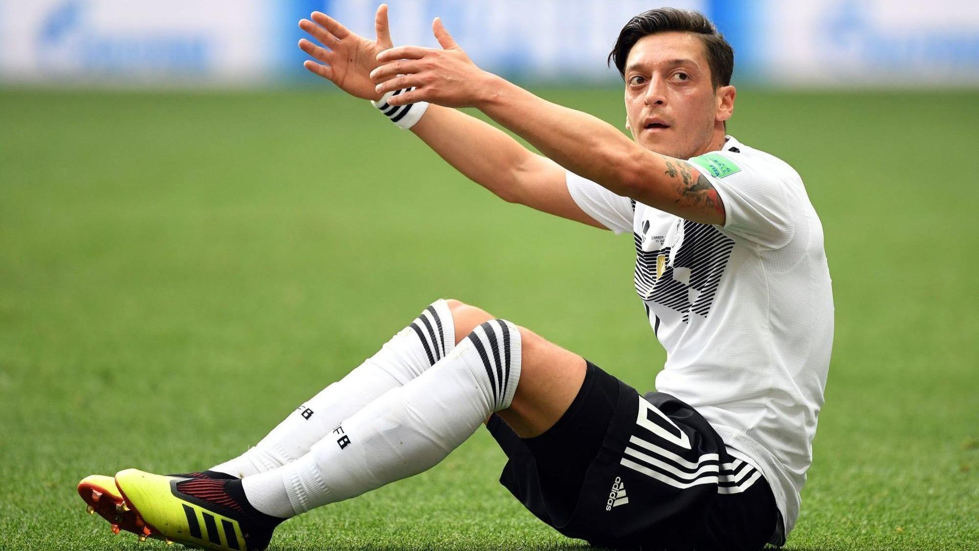 Toni Kroos chi trich Mesut Oezil sau quyet dinh gia tu doi tuyen anh 2
