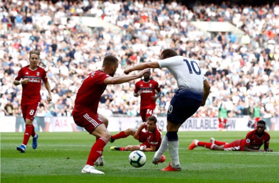 Harry Kane khai nong,  Tottenham de dang de bep Ful anh 10
