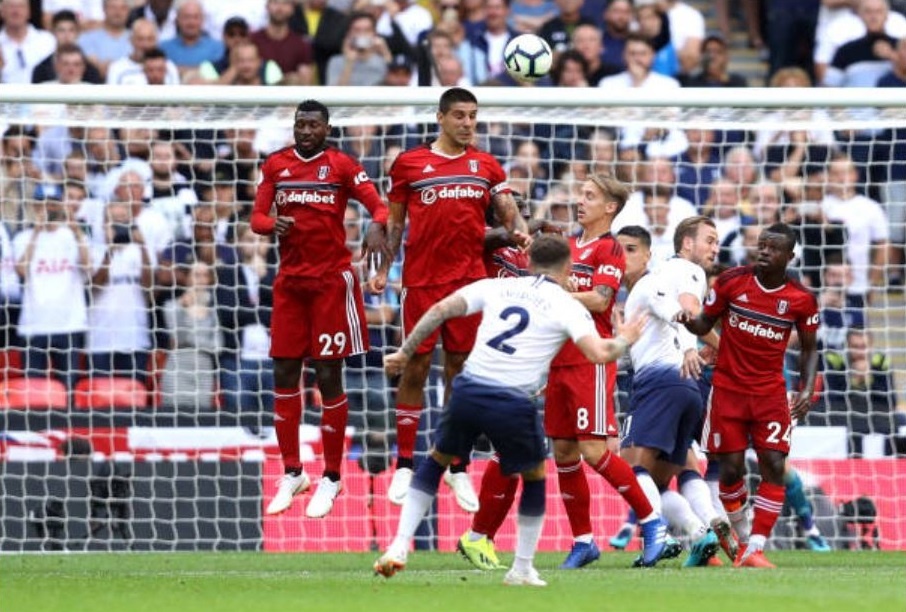 Harry Kane khai nong,  Tottenham de dang de bep Ful anh 9