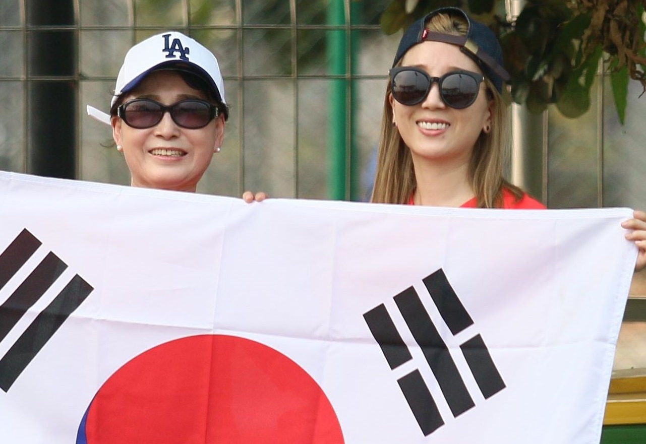 Hai me con lo hen Son Heung-min nhung may man gap HLV Park Hang-seo hinh anh