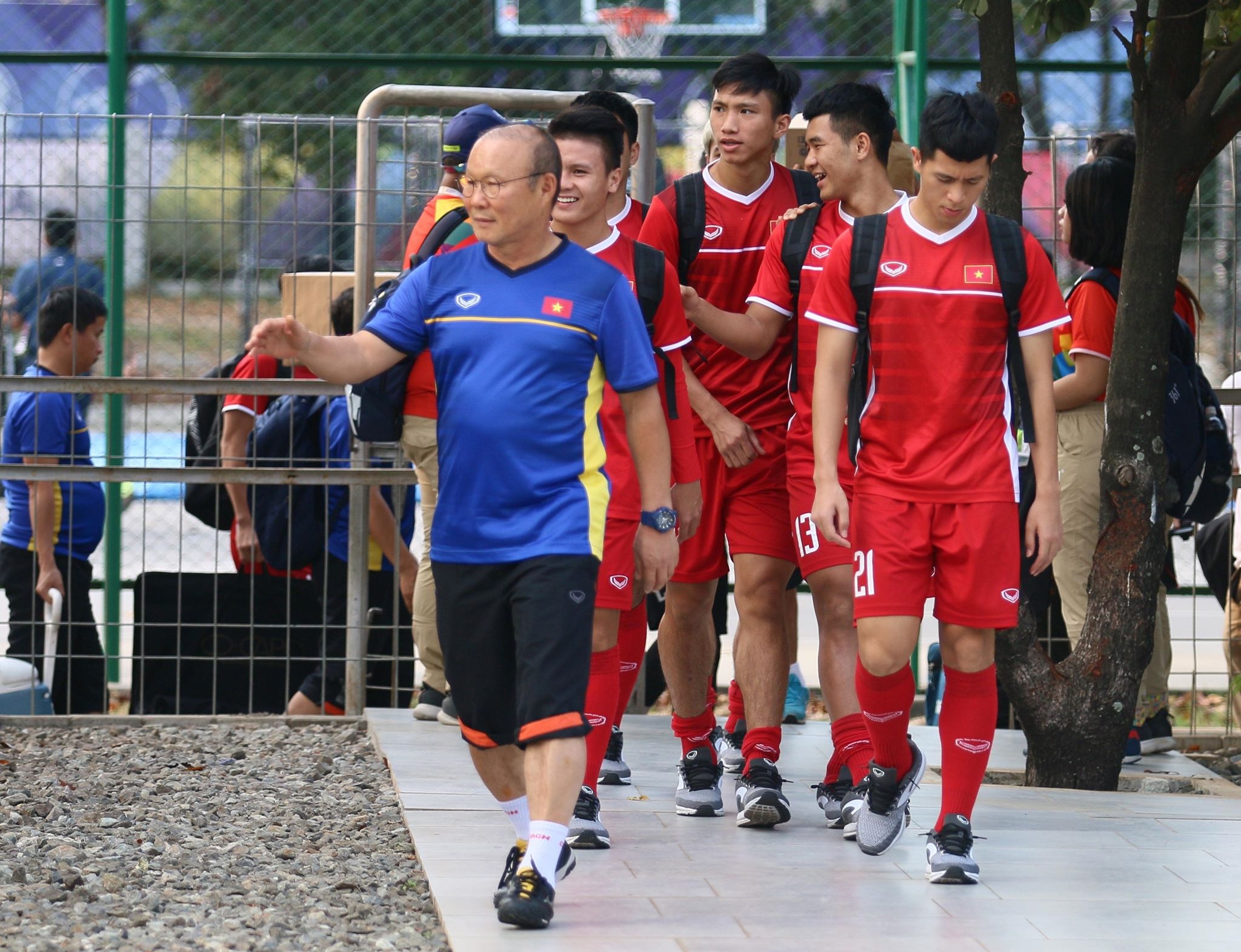 Hai me con lo hen Son Heung-Min nhung lai gap Park Hang-seo anh 2