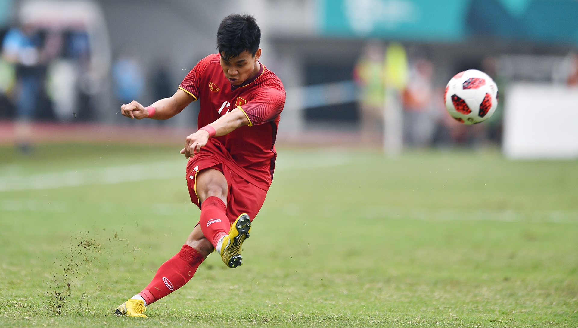 BLV Quang Huy: ‘Olympic Viet Nam rong cua thang UAE' hinh anh