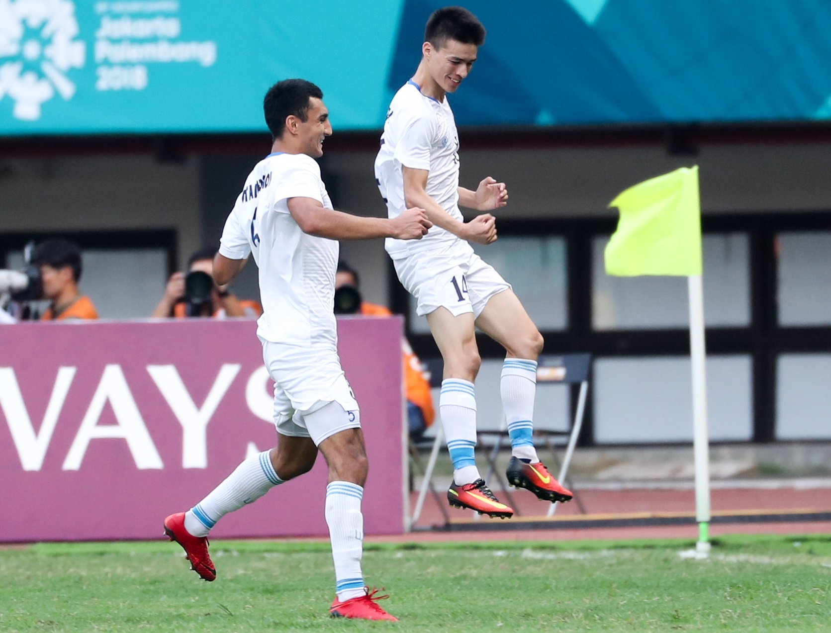 Quang Hai hua hen toa sang o Asian Cup 2019 anh 9