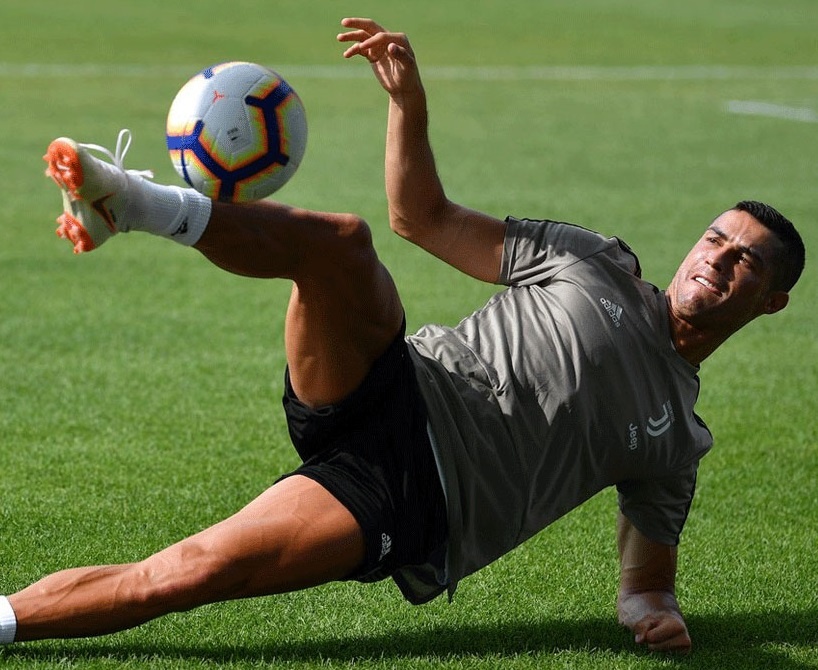 Ronaldo hang say tap luyen, san sang khai hoa o Serie A hinh anh