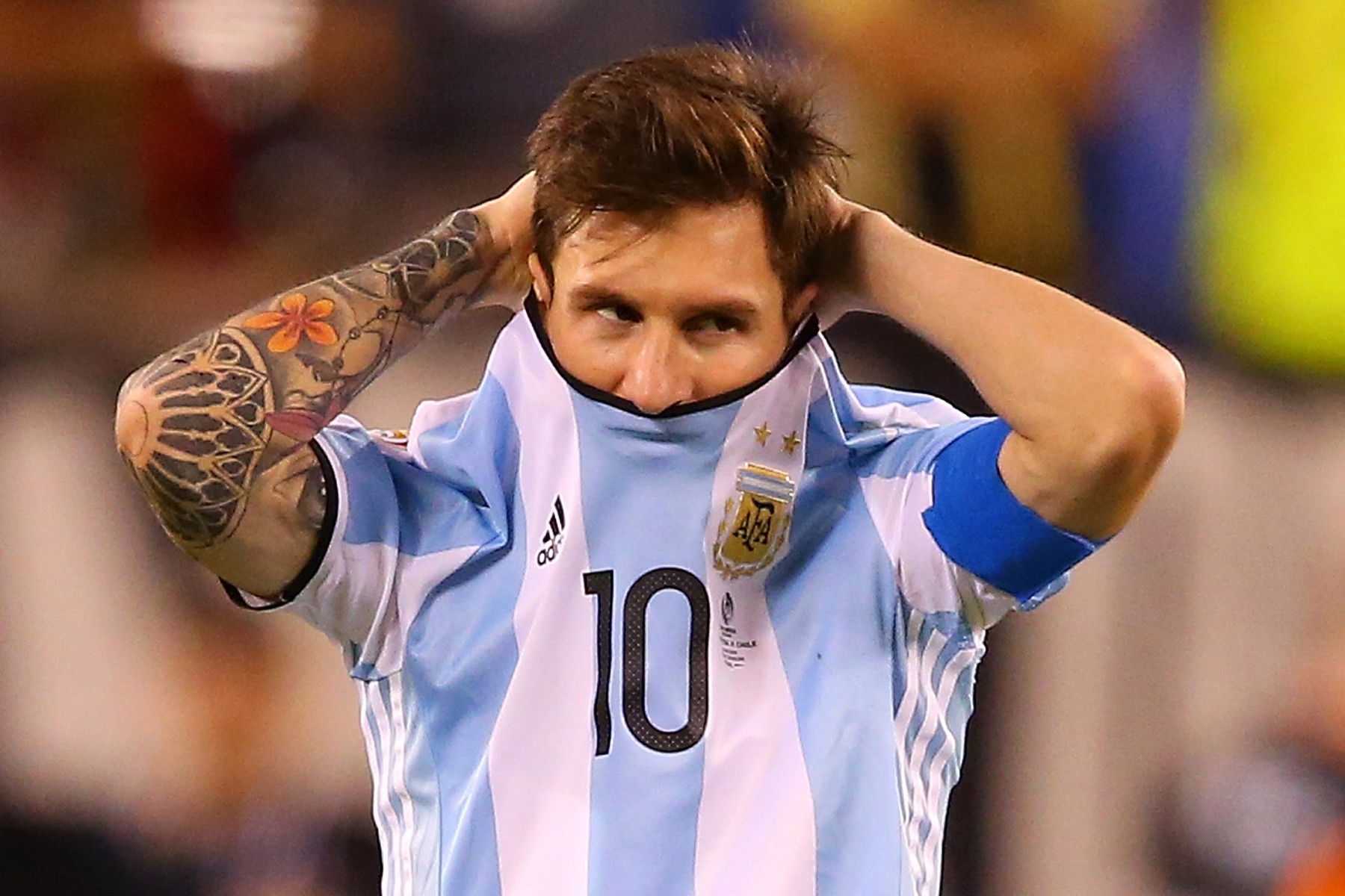 Messi khóc như đứa trẻ mất mẹ ảnh 1 Messi khoc nhu dua tre mat me anh 1