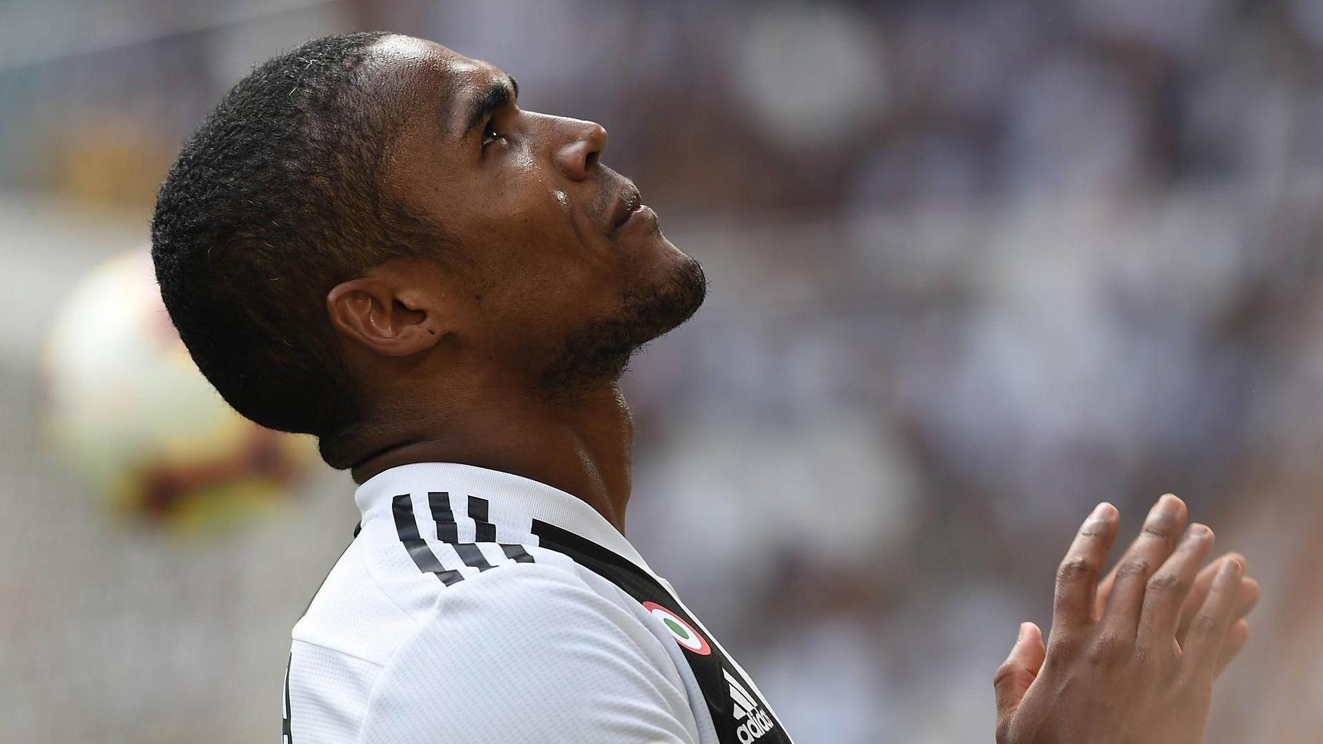 Sao Juventus tra gia sau man nho nuoc bot, huc dau vao doi thu hinh anh