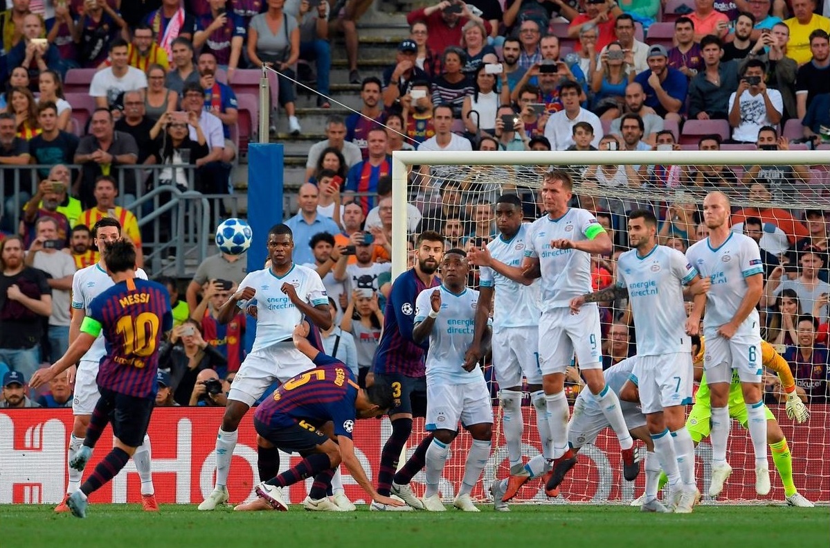 Messi vuot mat Ronaldo anh 2