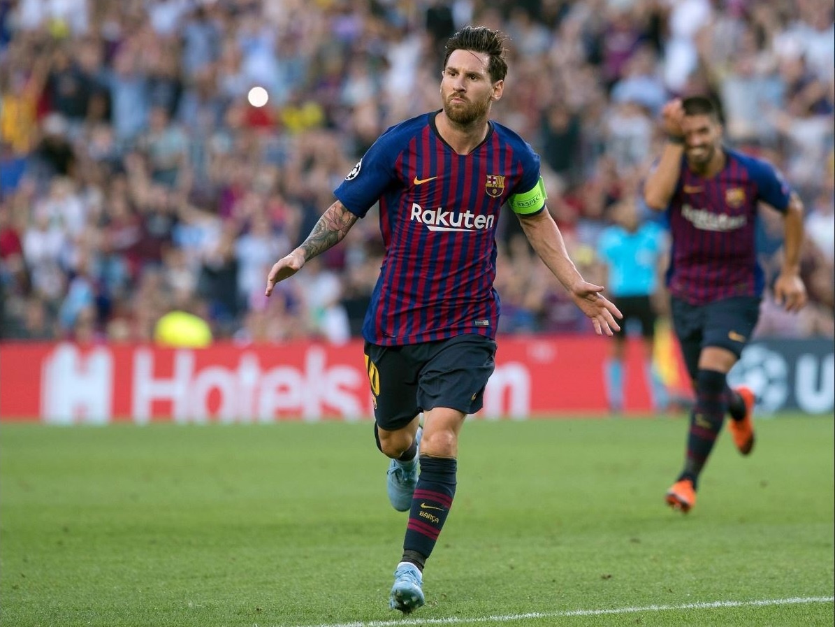 Messi vuot mat Ronaldo anh 1