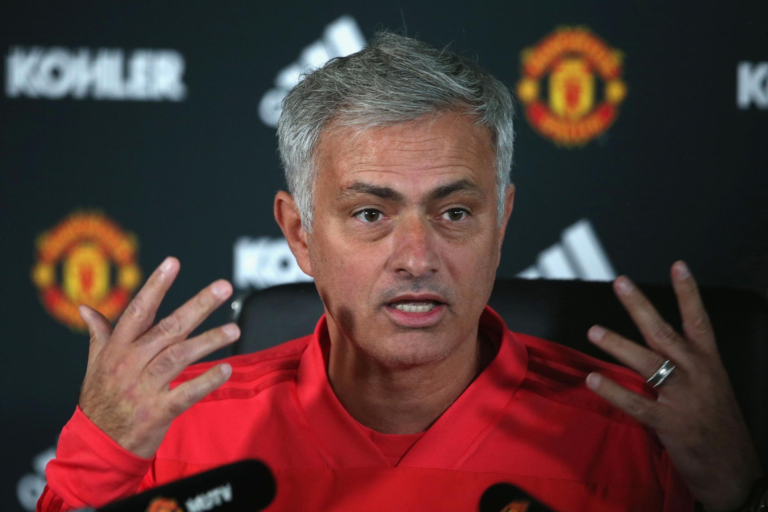 HLV Mourinho: 'MU khong dang gianh chien thang' hinh anh