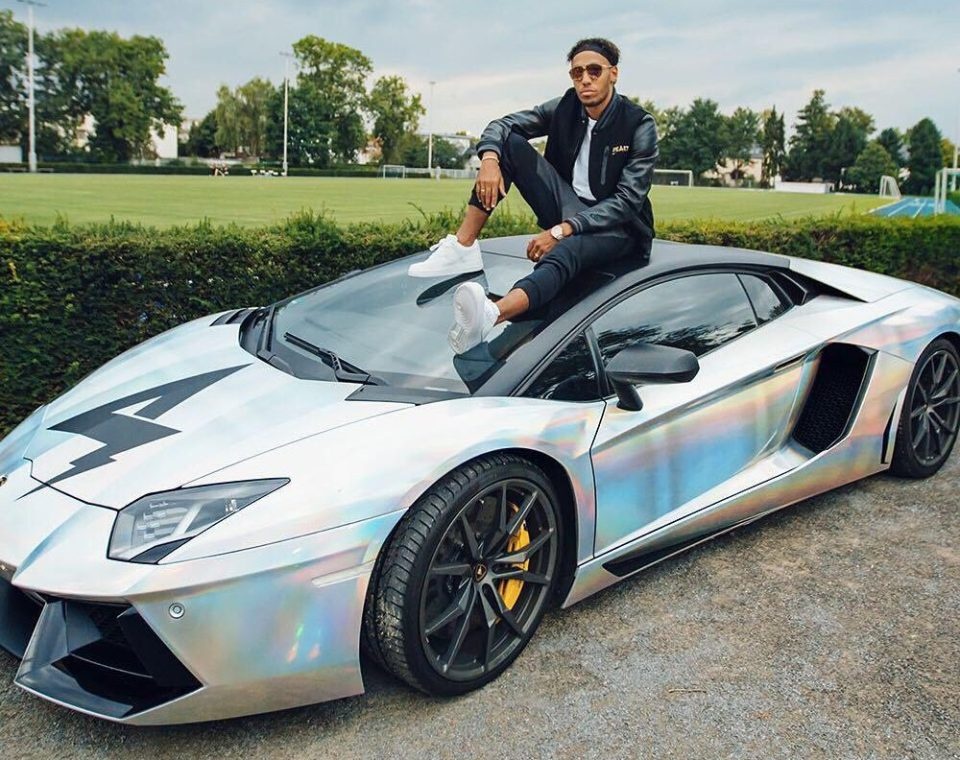 Aubameyang bi phat anh 2