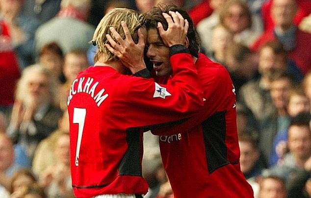 Cai toi se khien Pogba bi tong khu nhu Beckham, Van Nistelrooy? hinh anh