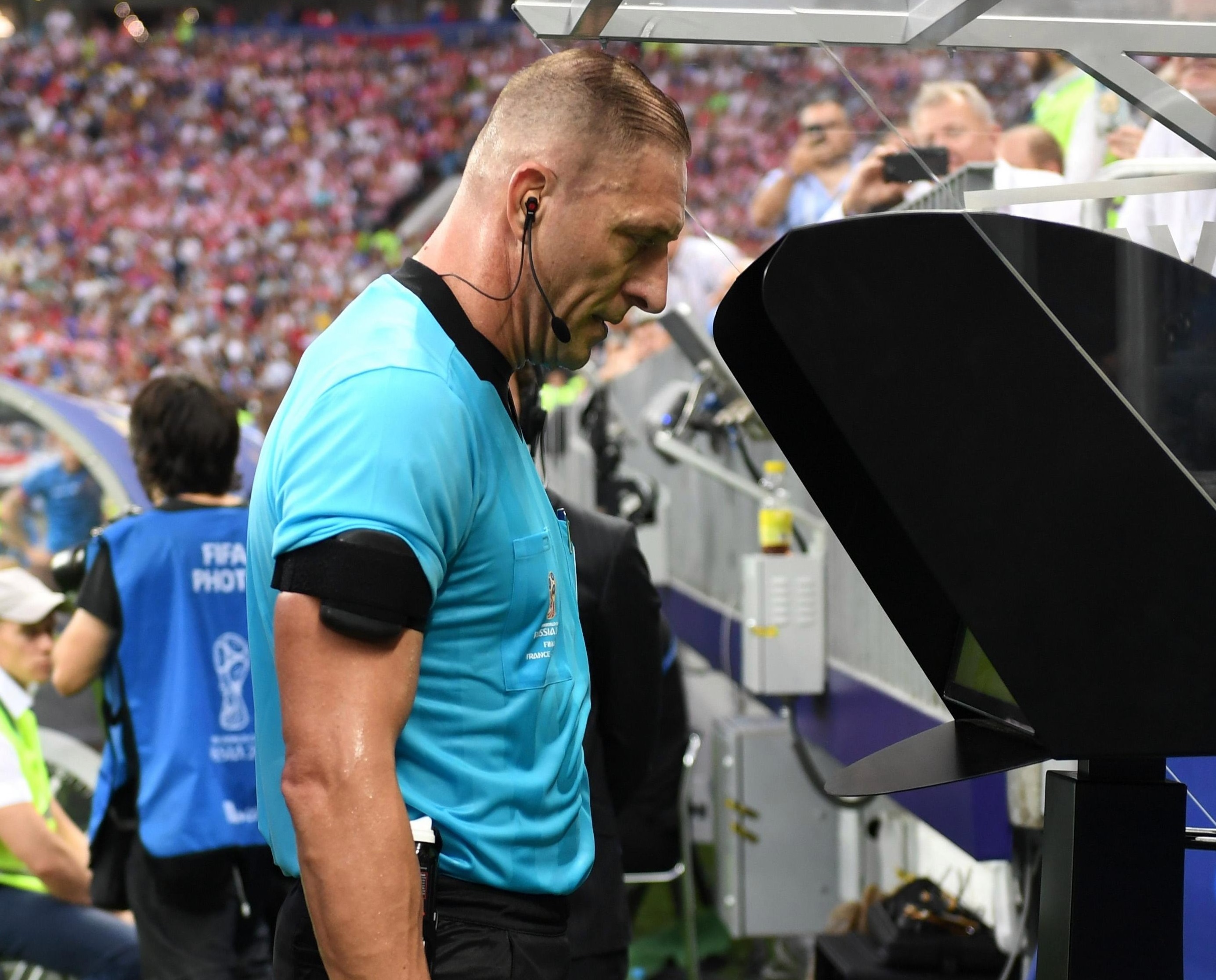 'Mat than' VAR chuan bi xuat hien o Champions League hinh anh