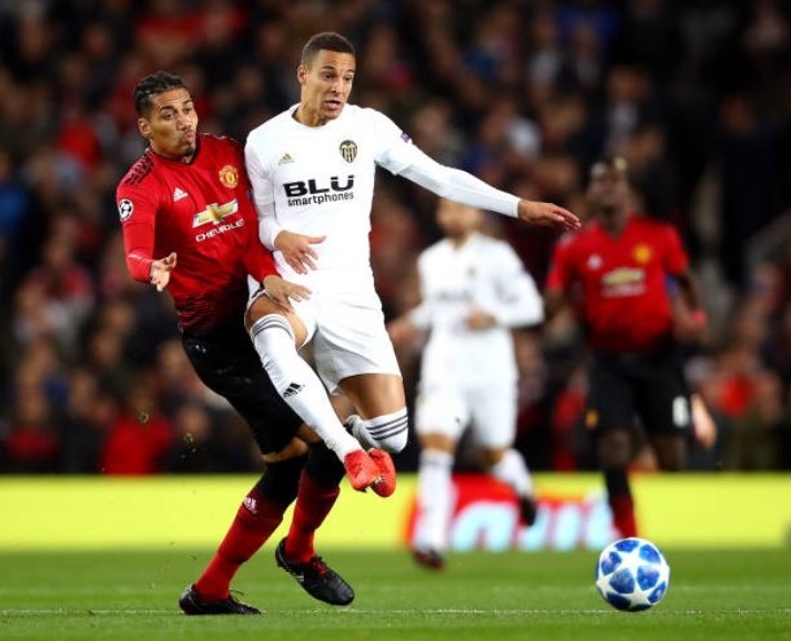 Cham diem MU 0-0 Valencia: Pogba ruc sang,  Lukaku lai gay that vong anh 4