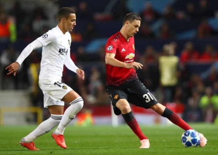 Cham diem MU 0-0 Valencia: Pogba ruc sang,  Lukaku lai gay that vong anh 7