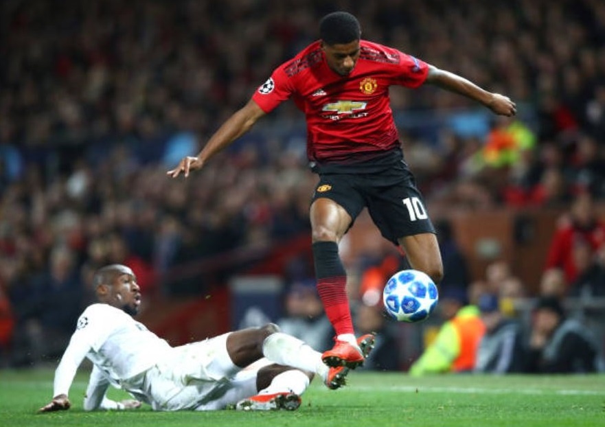 Cham diem MU 0-0 Valencia: Pogba ruc sang,  Lukaku lai gay that vong anh 9