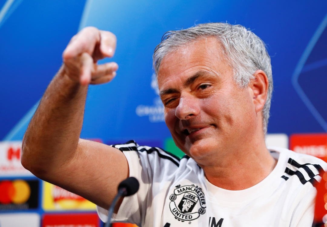 Mourinho che hang tien ve MU thieu sang tao hinh anh