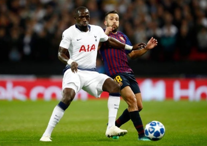 Cham diem tran Tottenham 2-4 Barcelona: Leo Messi danh sap Wembley anh 5