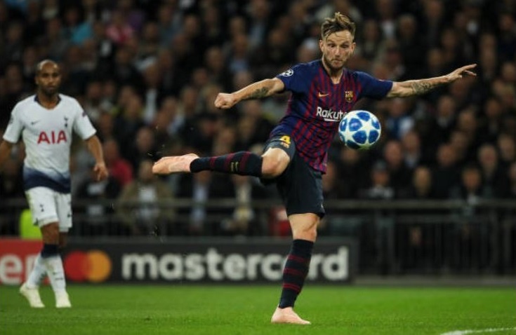 Cham diem tran Tottenham 2-4 Barcelona: Leo Messi danh sap Wembley anh 8